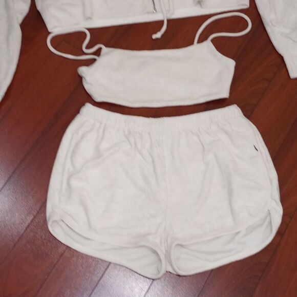 Elegant Cream Hoodie and Shorts Set - Picture 8 of 14